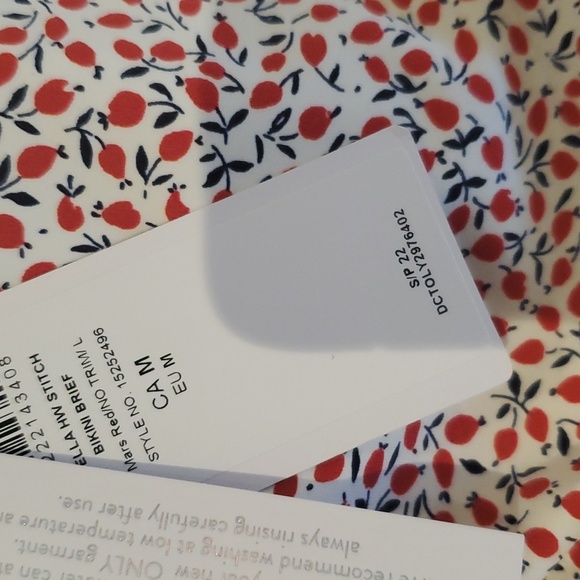 ONLELLA BANDEAU Bikini top and bottom - Picture 9 of 9